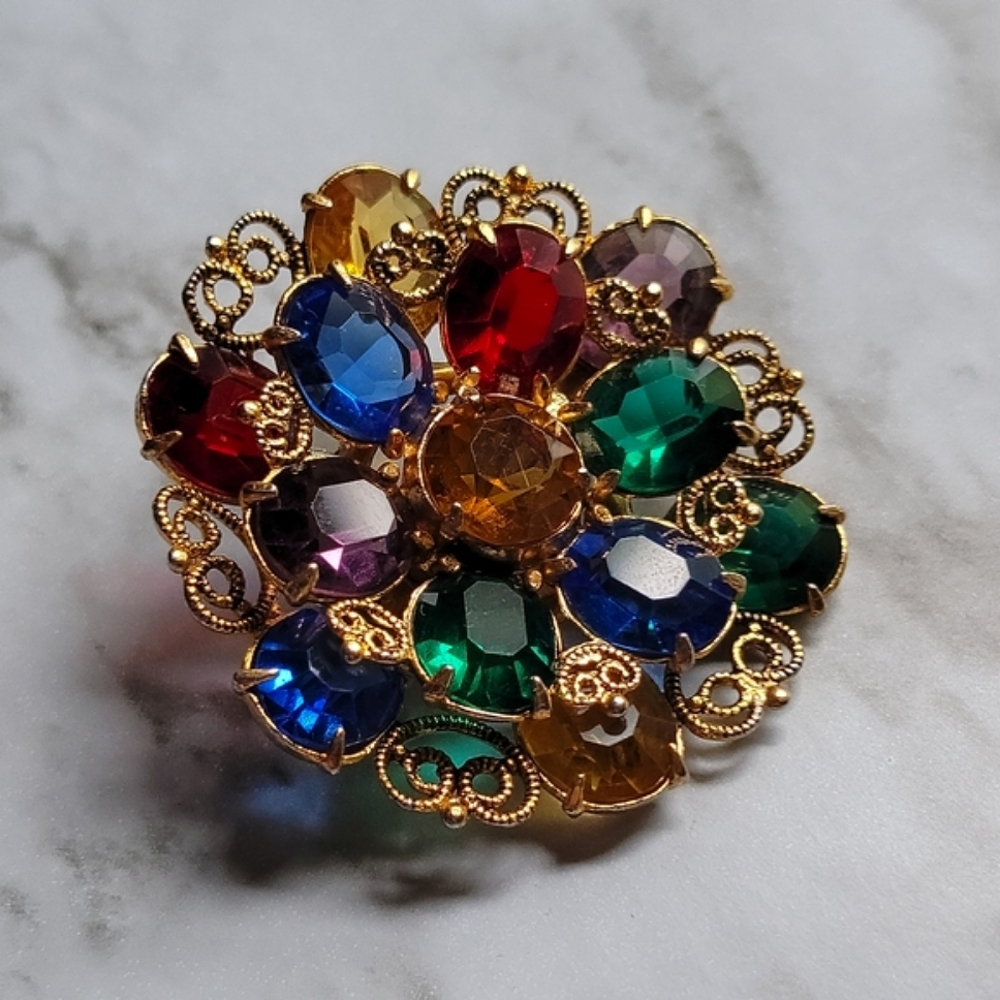 Vintage gold tone crystal flower brooch